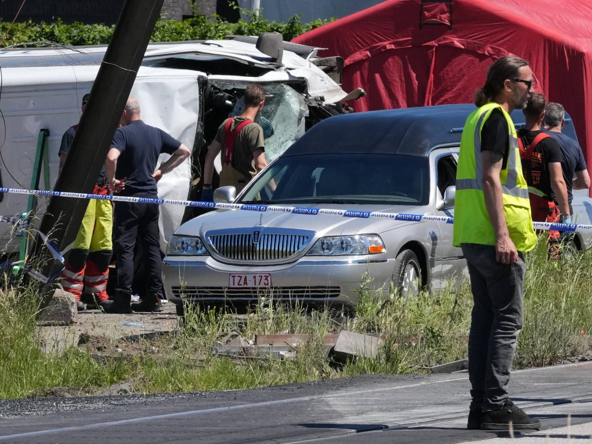 belgio treno travolge scuolabus quattro morti due sono adolescenti da Ilgiornale.it belgio treno travolge scuolabus quattro morti due sono adolescenti
