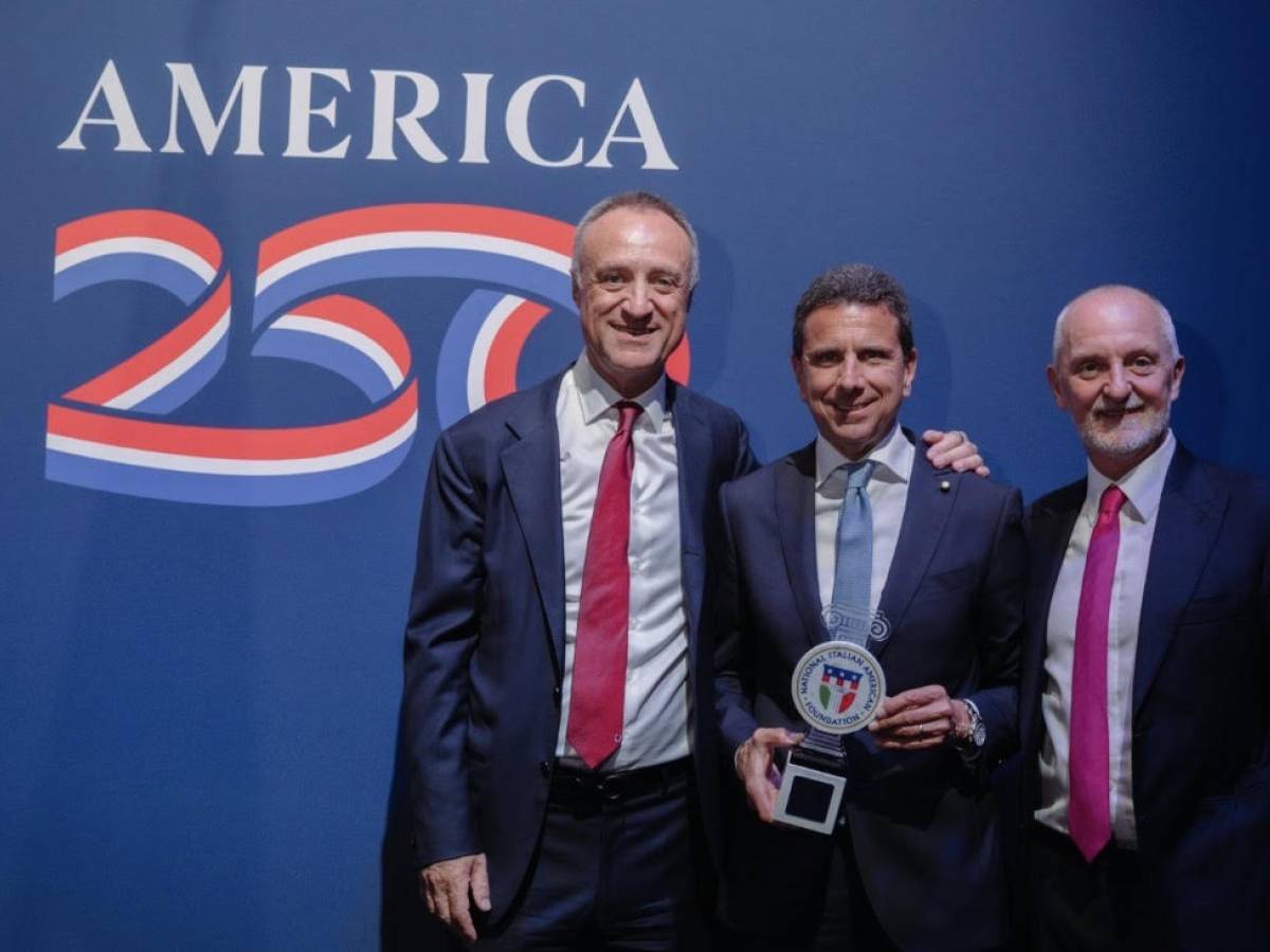 bozzetti premiato da niaf per il suo impegno per la promozione dell8217italia da Ilgiornale.it bozzetti premiato da niaf per il suo impegno per la promozione dell8217italia