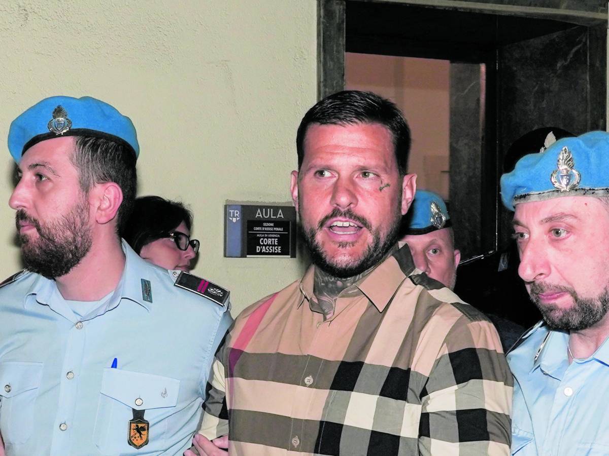 la faida nella curva dell inter scatenata da una maglia di bastoni da Ilgiornale.it la faida nella curva dell inter scatenata da una maglia di bastoni