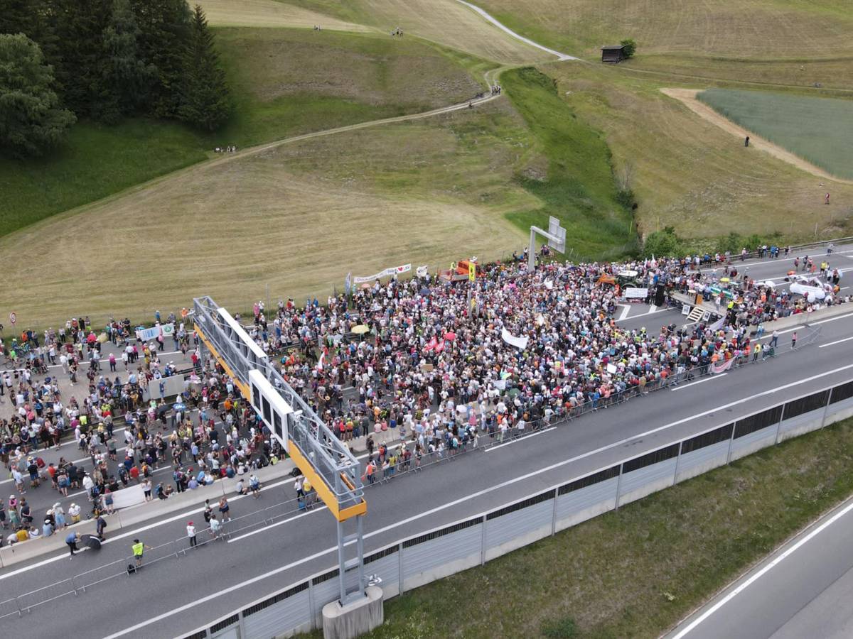 sindaci organizzazioni e ambientalisti chi c 232 dietro la paralisi del brennero da Ilgiornale.it sindaci organizzazioni e ambientalisti chi c 232 dietro la paralisi del brennero