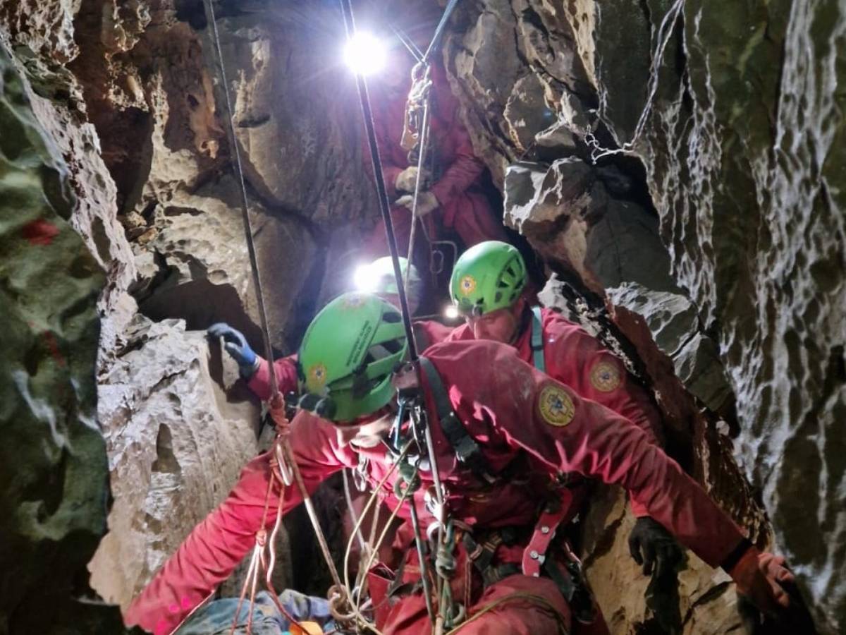 speleologo incastrato a 120 metri di profondit224 in una grotta nel cuneese da Ilgiornale.it speleologo incastrato a 120 metri di profondit224 in una grotta nel cuneese