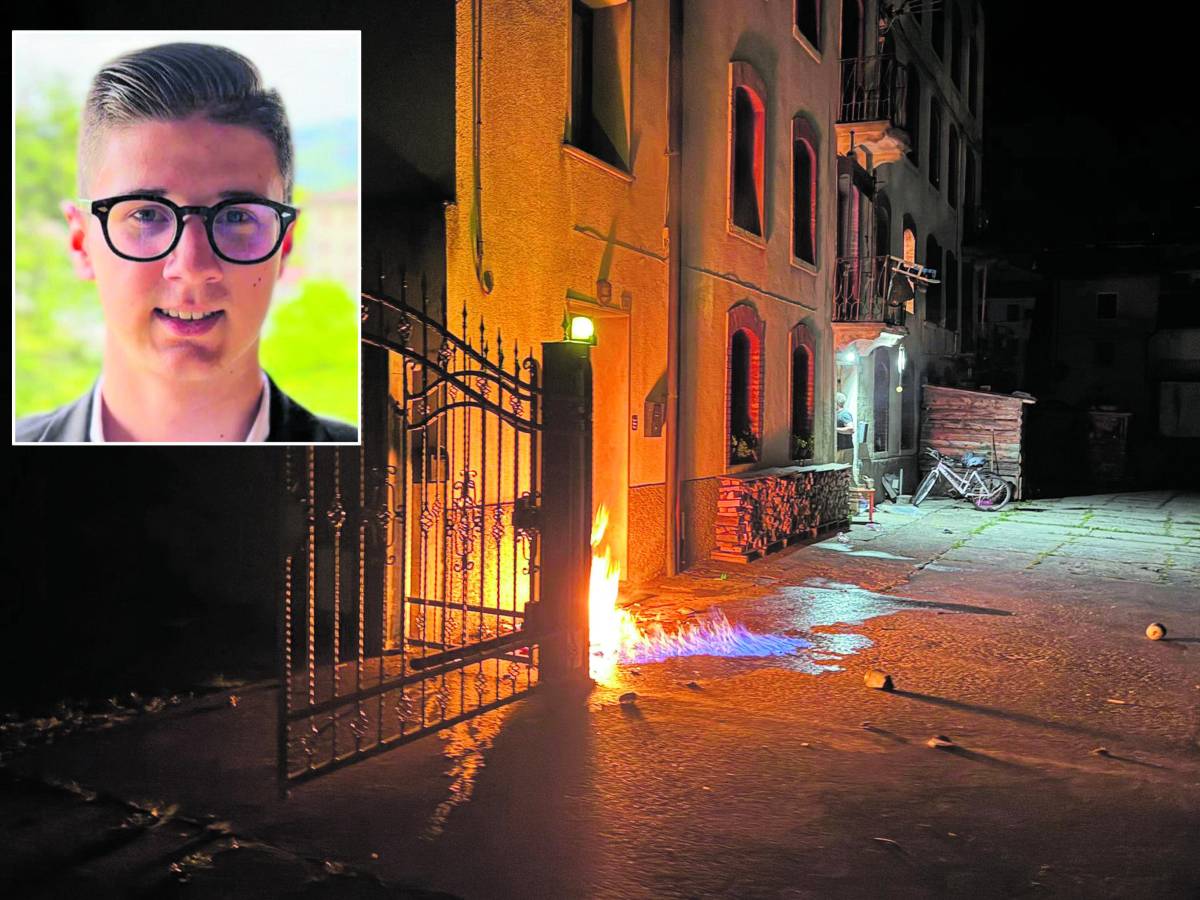 scrive contro la camorra molotov a casa del cronista da Ilgiornale.it scrive contro la camorra molotov a casa del cronista
