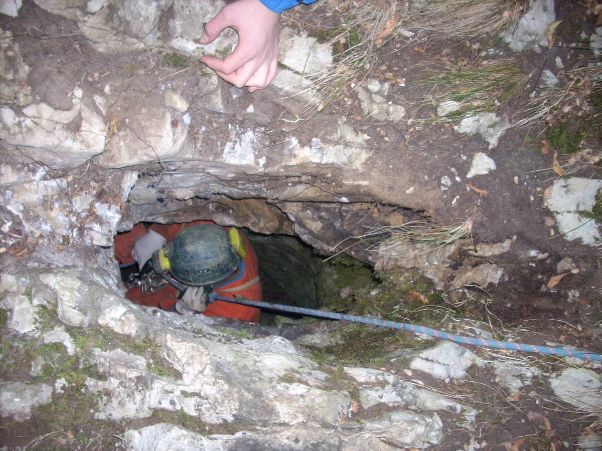 il dramma dello speleologo in trappola 120 metri sotto terra da Ilgiornale.it il dramma dello speleologo in trappola 120 metri sotto terra