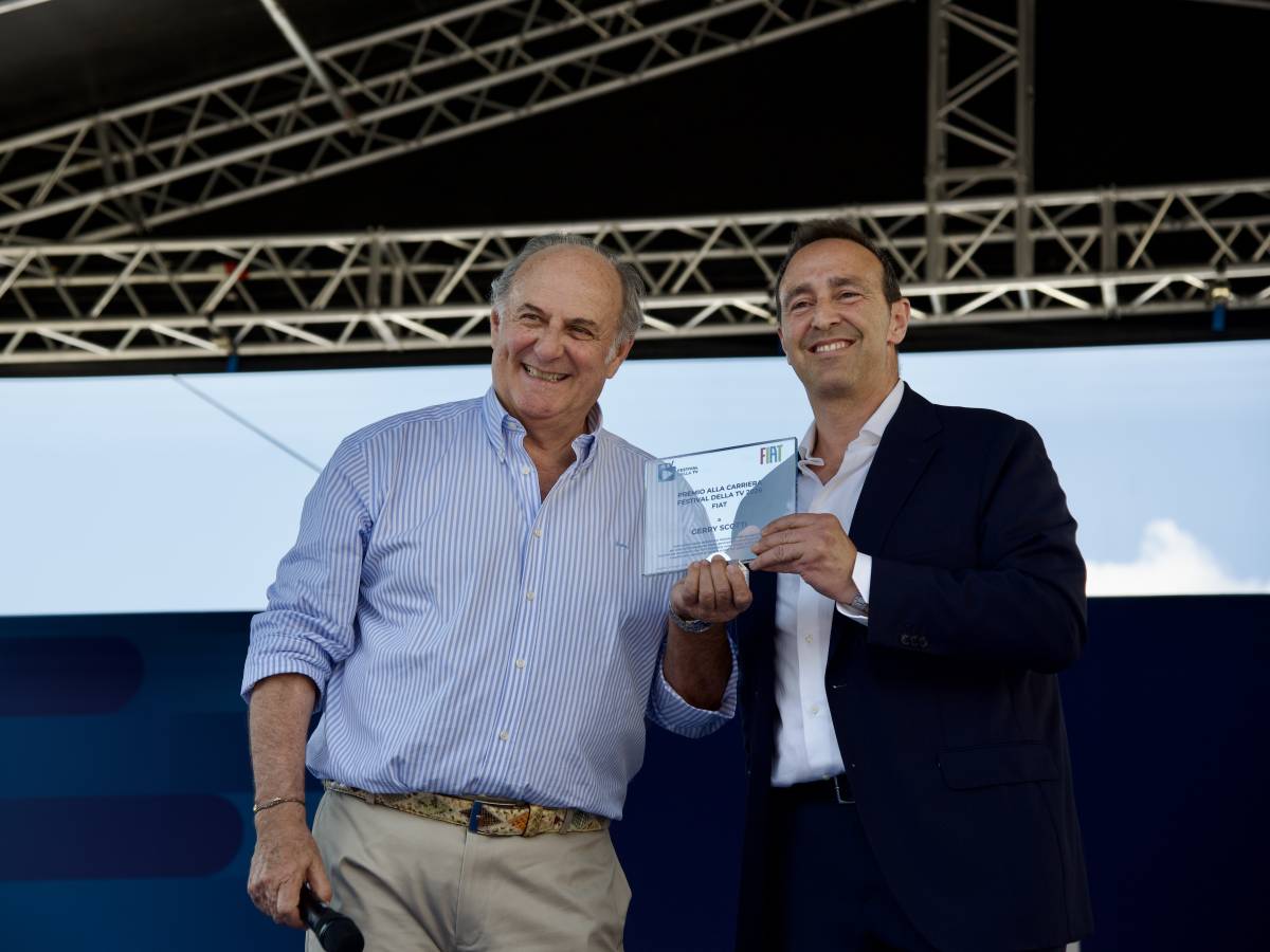 fiat celebra gerry scotti al festival della tv 2026 e porta a dogliani le icone che hanno accompagnato generazioni di italiani da Ilgiornale.it fiat celebra gerry scotti al festival della tv 2026 e porta a dogliani le icone che hanno accompagnato generazioni di italiani
