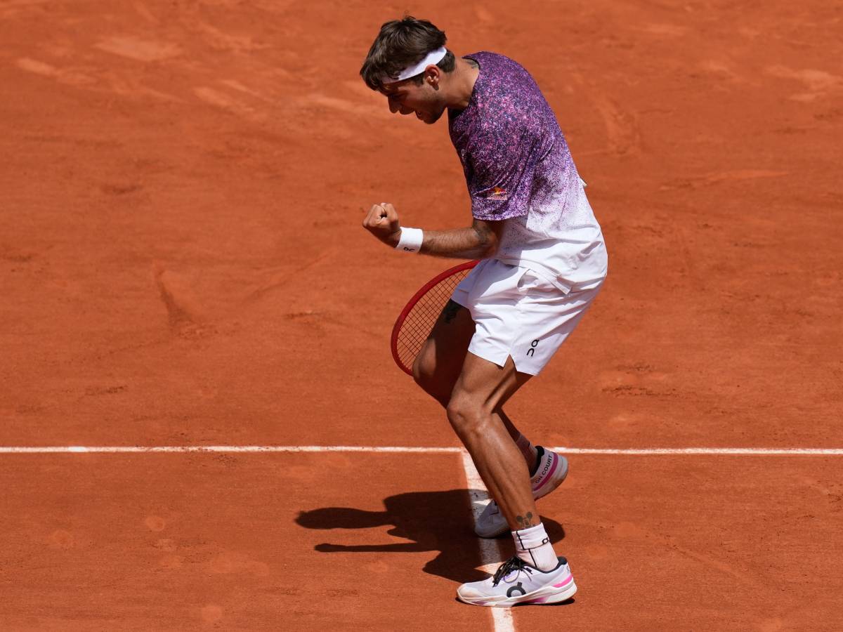 cobolli 232 splendido sconfigge svajda in quattro set e per la prima volta vola ai quarti al roland garros da Ilgiornale.it cobolli 232 splendido sconfigge svajda in quattro set e per la prima volta vola ai quarti al roland garros