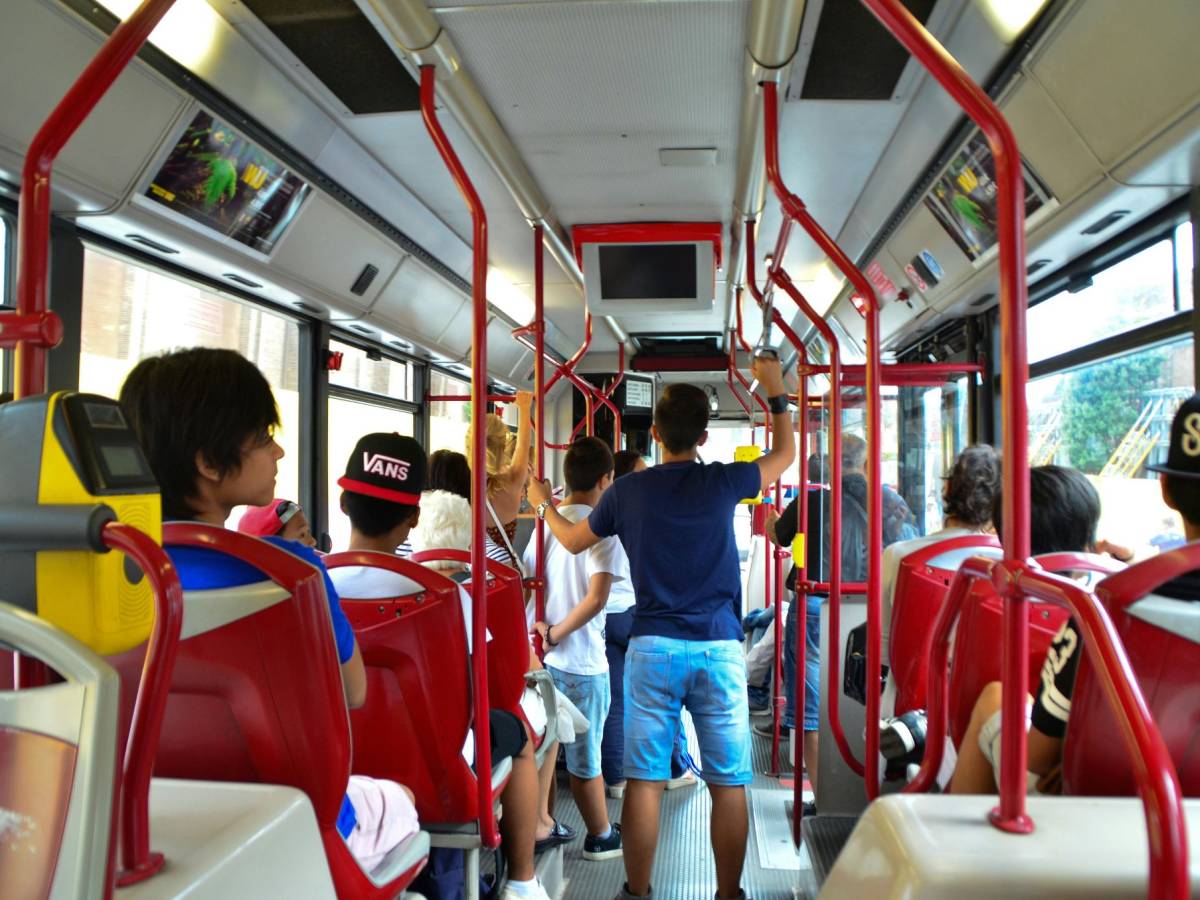 si addormenta sul bus e viene multato ecco perch233 da Ilgiornale.it si addormenta sul bus e viene multato ecco perch233