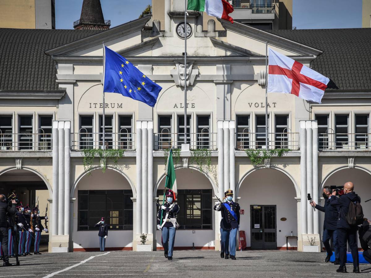 accuse di abusi su sette allievi arrestato un docente di italiano della scuola militare teuli232 di milano da Ilgiornale.it accuse di abusi su sette allievi arrestato un docente di italiano della scuola militare teuli232 di milano