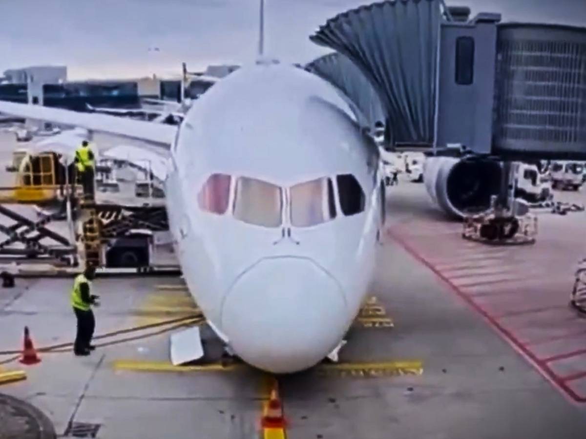 paura all aeroporto di francoforte si piega il carrello di un boeing 787 ci sono dei feriti da Ilgiornale.it paura all aeroporto di francoforte si piega il carrello di un boeing 787 ci sono dei feriti