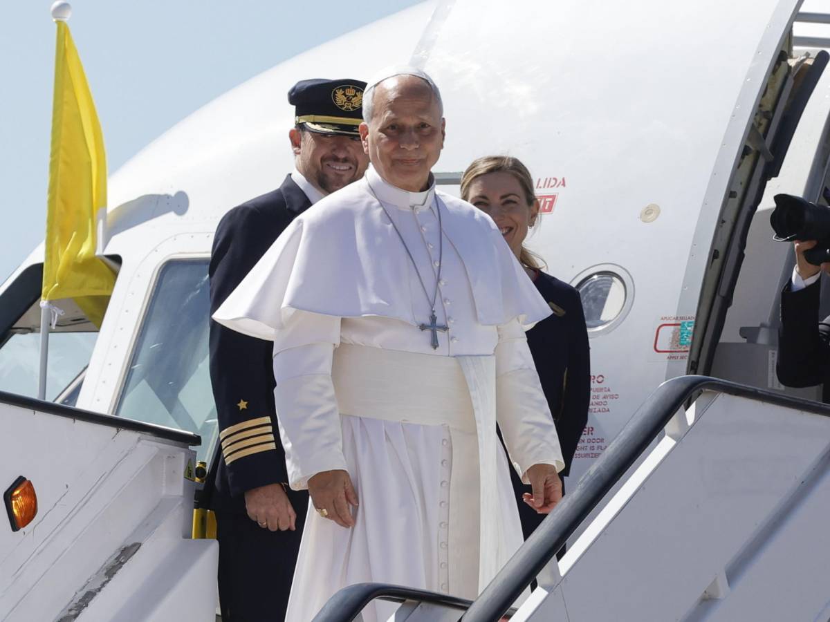 problema tecnico sull aereo del papa in spagna re felipe sala a bordo e lo scorta nella sala vip da Ilgiornale.it problema tecnico sull aereo del papa in spagna re felipe sala a bordo e lo scorta nella sala vip