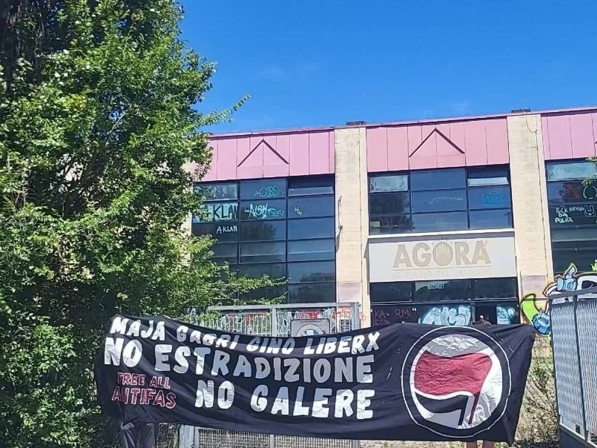 milano citt224 degli antagonisti occupato l8217ex palazzetto del ghiaccio e chiuse intere vie per il centro sociale da Ilgiornale.it milano citt224 degli antagonisti occupato l8217ex palazzetto del ghiaccio e chiuse intere vie per il centro sociale