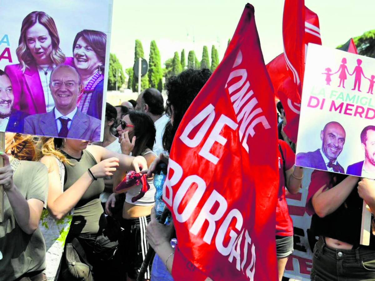 controcortei degli antifa tra roghi letame e minacce da Ilgiornale.it controcortei degli antifa tra roghi letame e minacce