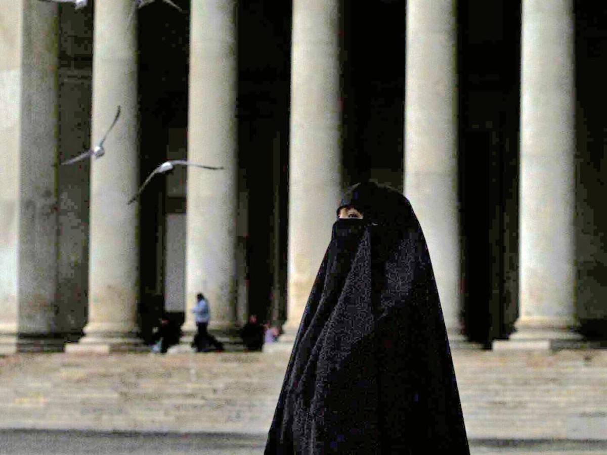 metti il burqa o ti uccidiamo le minacce a una 12enne dal gruppo di bengalesi da Ilgiornale.it metti il burqa o ti uccidiamo le minacce a una 12enne dal gruppo di bengalesi