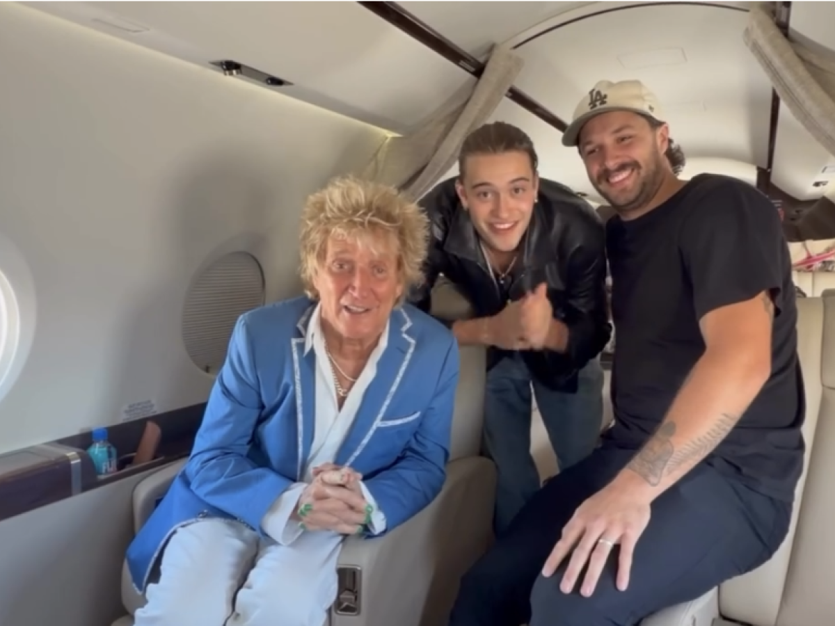 rod stewart nella bufera annulla il concerto per problemi alla voce poi vola a boston per tifare la scozia da Ilgiornale.it rod stewart nella bufera annulla il concerto per problemi alla voce poi vola a boston per tifare la scozia