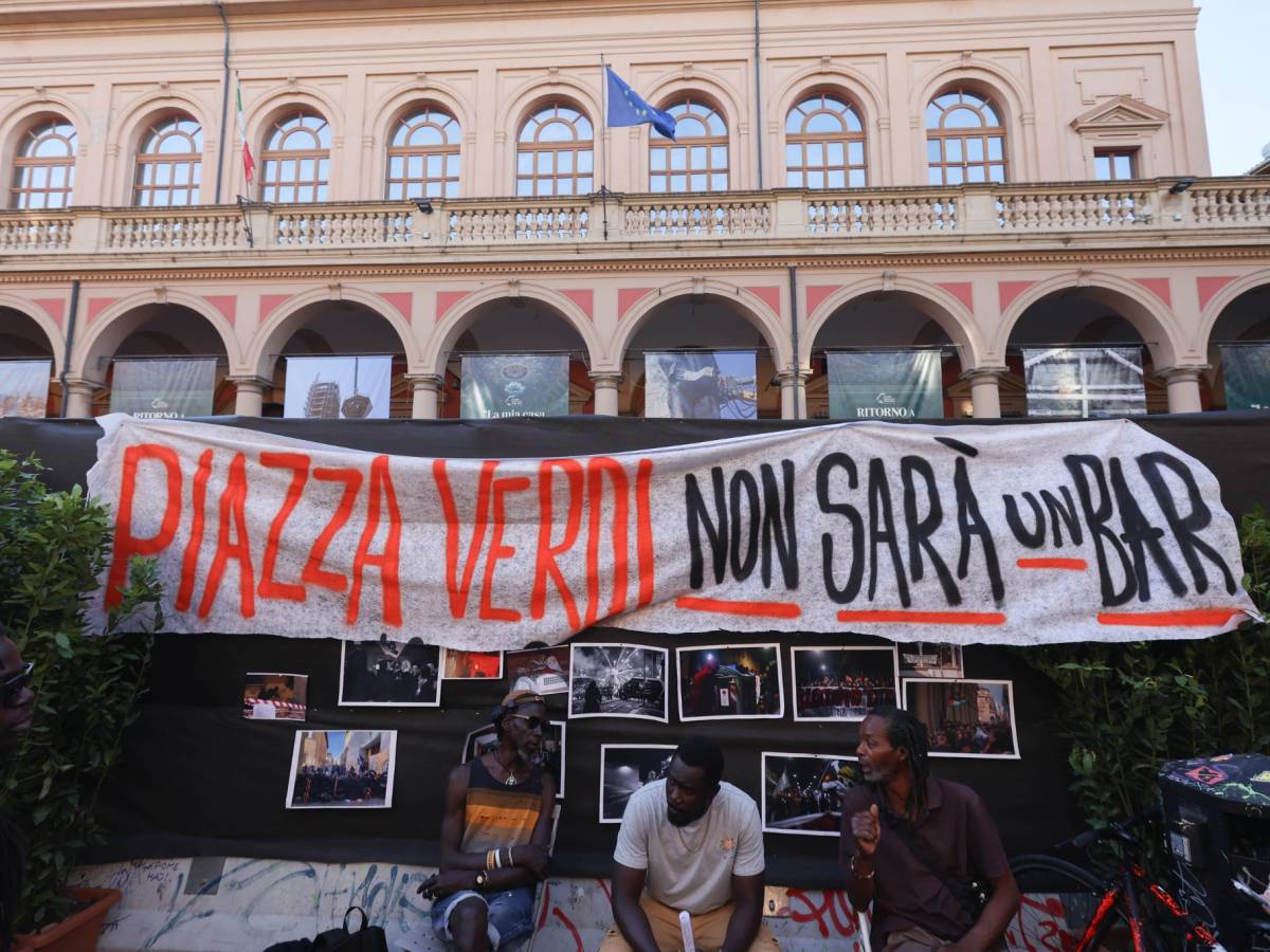 la piazza 232 nostra bologna ancora ostaggio dei collettivi violenti da Ilgiornale.it la piazza 232 nostra bologna ancora ostaggio dei collettivi violenti