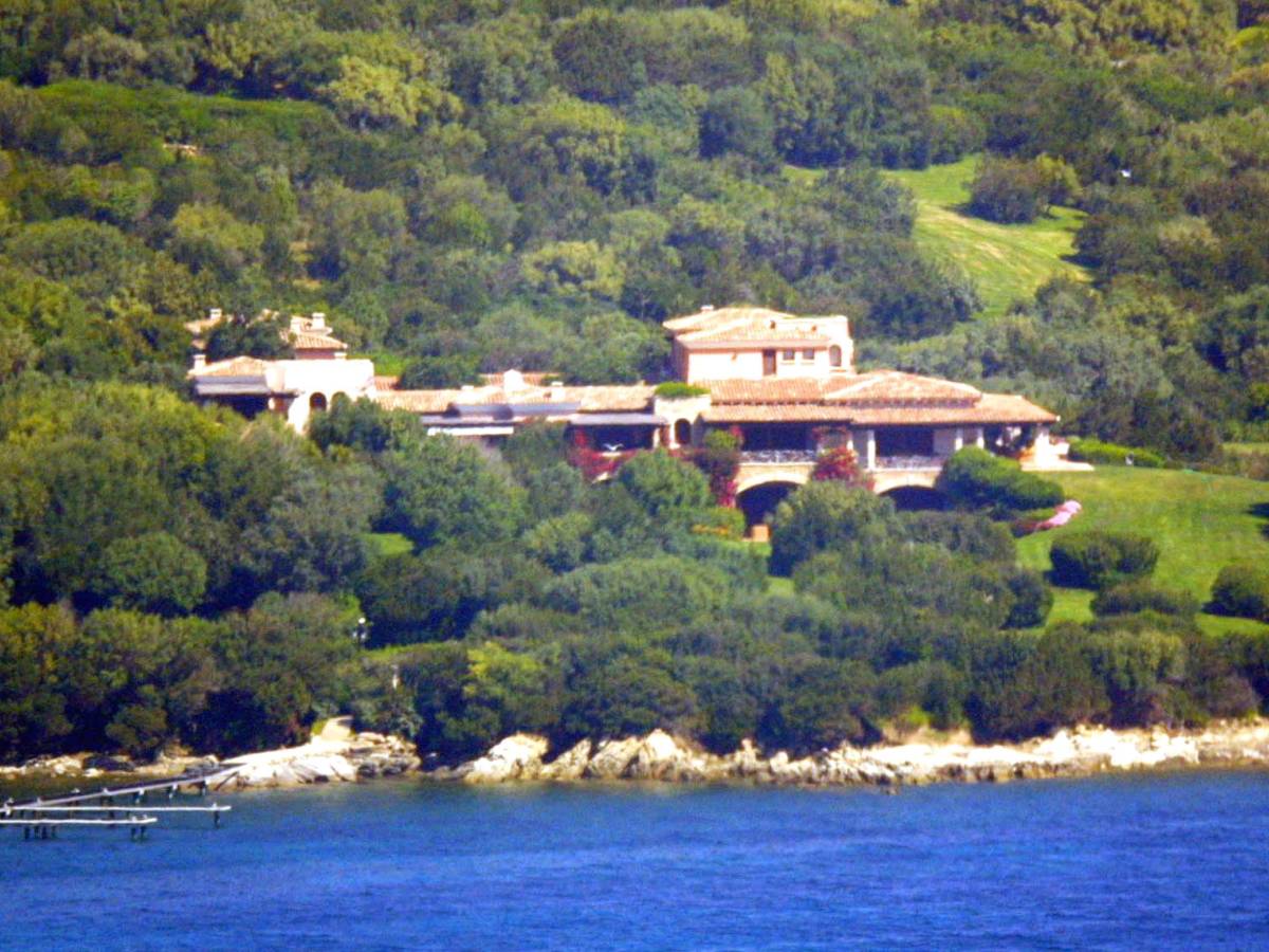 villa certosa epopea tra 126 stanze e vulcani finti potere e mondanit224 da Ilgiornale.it villa certosa epopea tra 126 stanze e vulcani finti potere e mondanit224
