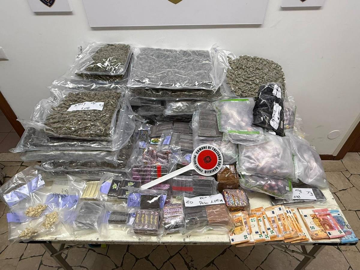 maxi sequestro di droga nel milanese tre arresti e oltre 57 chili di stupefacenti tolti dal mercato da Ilgiornale.it maxi sequestro di droga nel milanese tre arresti e oltre 57 chili di stupefacenti tolti dal mercato