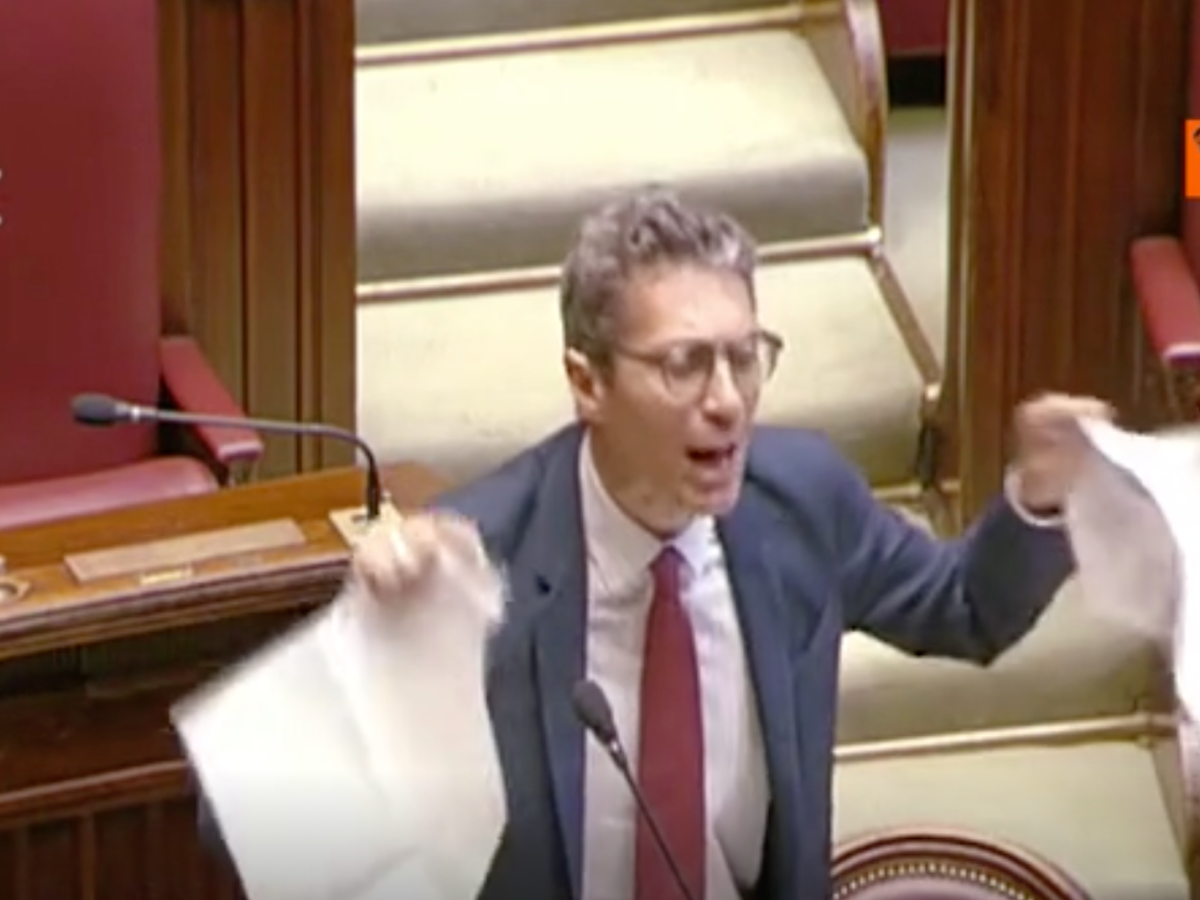 200 un colpo di stato riccardo magi protesta in aula viene espulso e occupa l8217emiciclo da Ilgiornale.it 200 un colpo di stato riccardo magi protesta in aula viene espulso e occupa l8217emiciclo