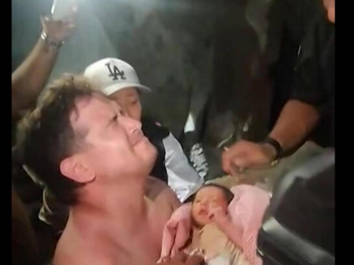 neonato di 18 giorni estratto vivo da un edificio crollato ha resistito 32 ore sotto le macerie da Ilgiornale.it neonato di 18 giorni estratto vivo da un edificio crollato ha resistito 32 ore sotto le macerie