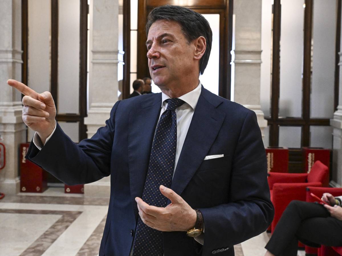 covid conte cede andr242 in audizione ma non lascia la commissione da Ilgiornale.it covid conte cede andr242 in audizione ma non lascia la commissione
