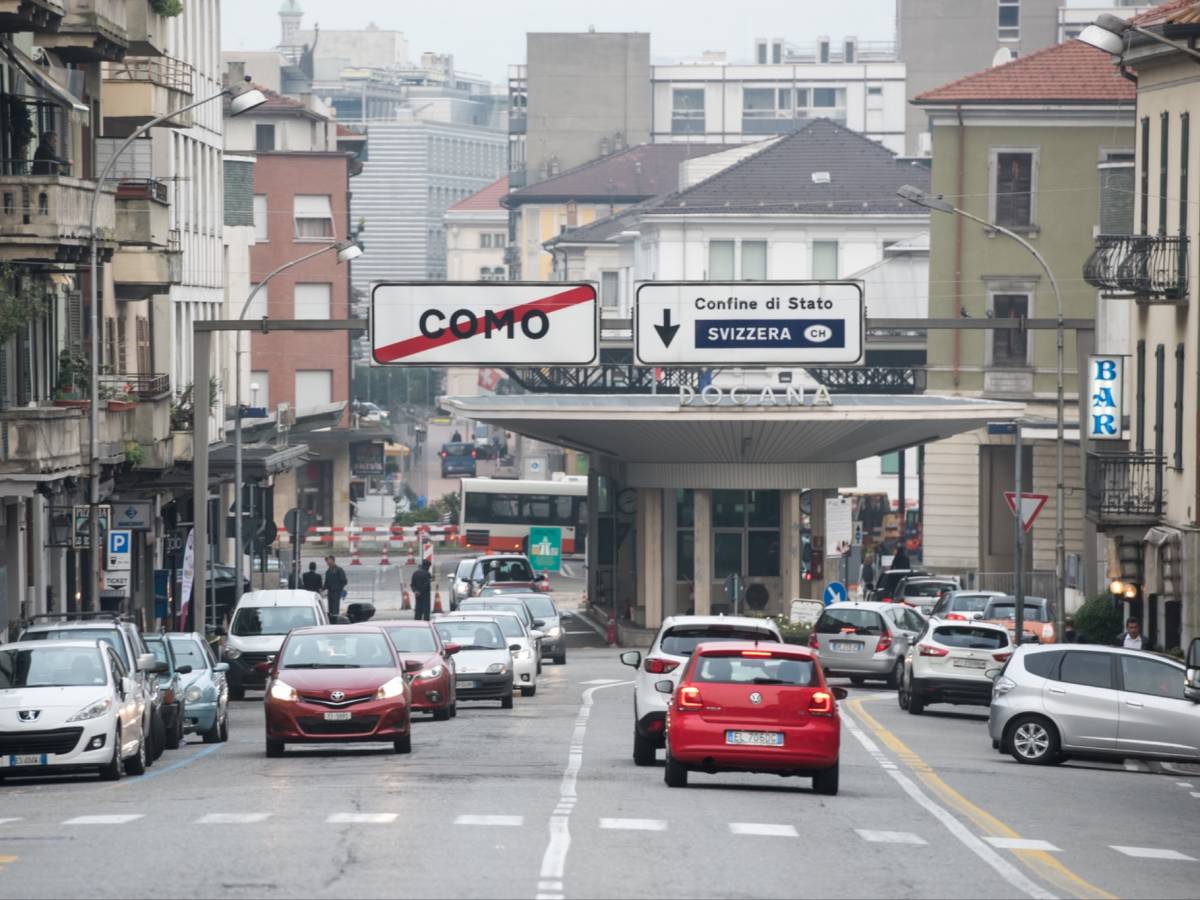 frontalieri il ticino blocca i versamenti alla lombardia le tensioni dopo crans montana da Ilgiornale.it frontalieri il ticino blocca i versamenti alla lombardia le tensioni dopo crans montana