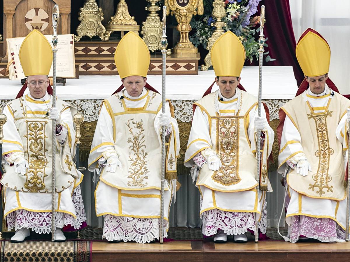 consacrati i 4 vescovi lefebvriani 232 scisma il superiore generale pagliarani giorno storico da Ilgiornale.it consacrati i 4 vescovi lefebvriani 232 scisma il superiore generale pagliarani giorno storico