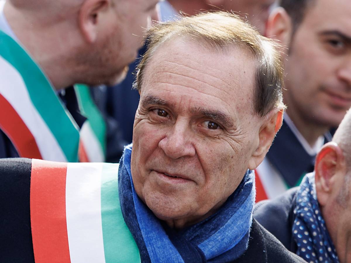 mastella in chiesa e con la fascia commuove i concittadini sono malato pregate per me da Ilgiornale.it mastella in chiesa e con la fascia commuove i concittadini sono malato pregate per me
