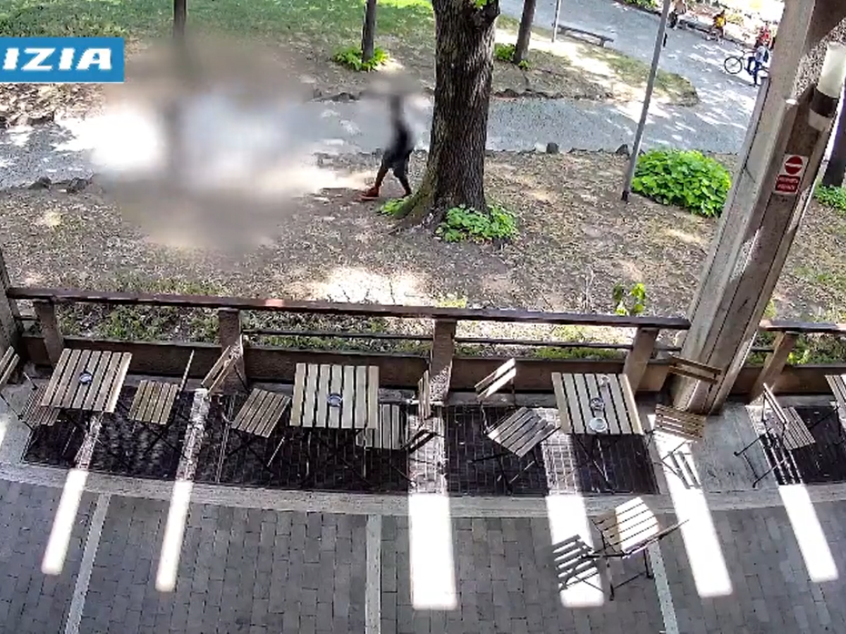 coltellate e colpi di pietra la maxi rissa tra stranieri alla stazione di monza scatena il panico tra i passeggeri da Ilgiornale.it coltellate e colpi di pietra la maxi rissa tra stranieri alla stazione di monza scatena il panico tra i passeggeri