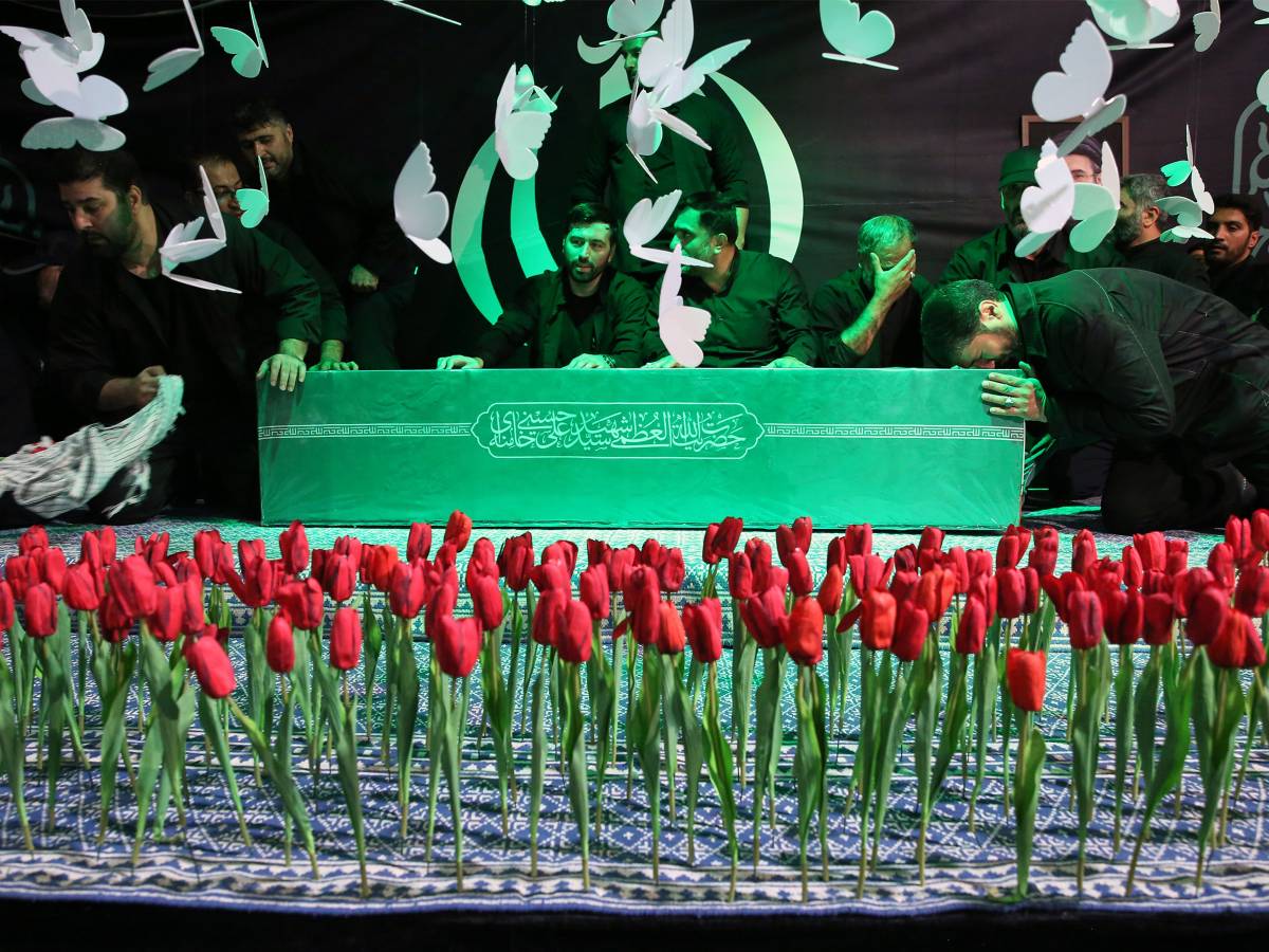 l iran si ferma per khamenei sei giorni di lutto e mobilitazione nazionale media impossibile che sia presente il figlio mojtaba da Ilgiornale.it l iran si ferma per khamenei sei giorni di lutto e mobilitazione nazionale media impossibile che sia presente il figlio mojtaba