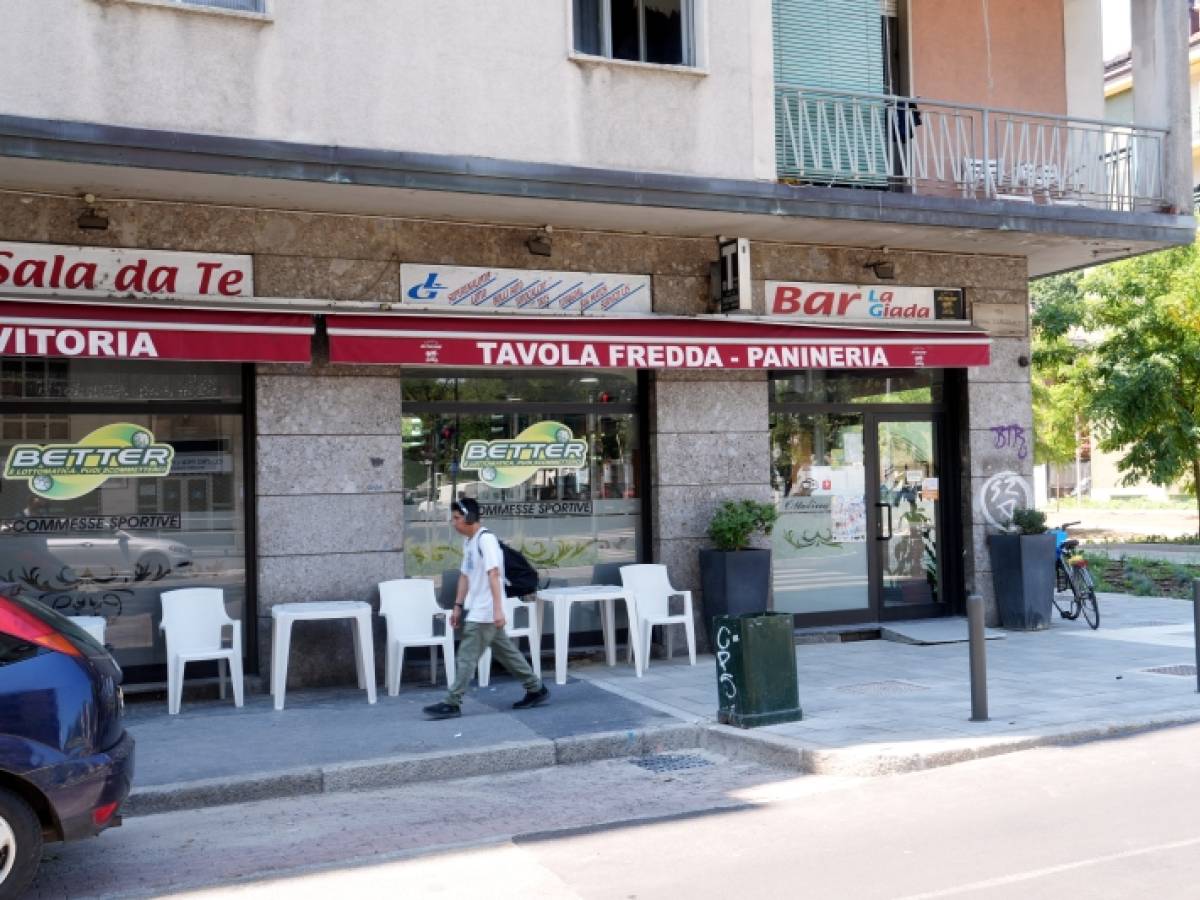 terrore a milano uomo di 55 anni colpito alle spalle con 20 coltellate da un 22enne gambiano mai visto prima ha estratto l arma senza motivo da Ilgiornale.it terrore a milano uomo di 55 anni colpito alle spalle con 20 coltellate da un 22enne gambiano mai visto prima ha estratto l arma senza motivo