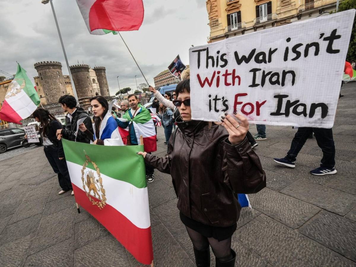 milano giovani iraniani manifestano contro il regime islamico da Ilgiornale.it milano giovani iraniani manifestano contro il regime islamico