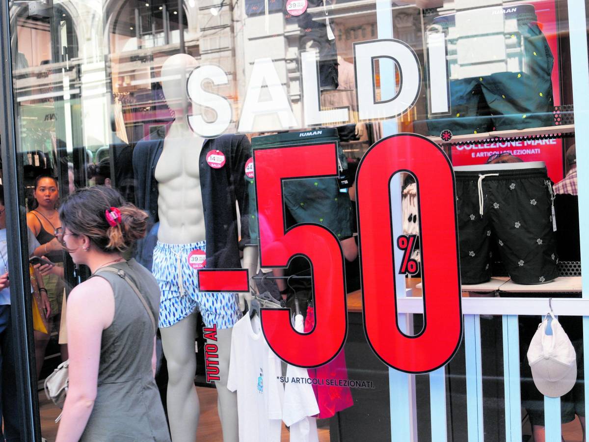 saldi sono i turisti a dare il via e spendono pi249 dei milanesi da Ilgiornale.it saldi sono i turisti a dare il via e spendono pi249 dei milanesi