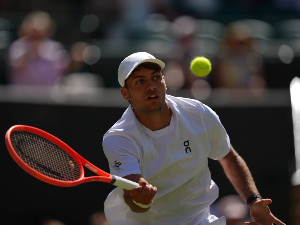 cobolli 232 favoloso sconfigge de minaur in tre set e vola ai quarti di wimbledon da Ilgiornale.it cobolli 232 favoloso sconfigge de minaur in tre set e vola ai quarti di wimbledon