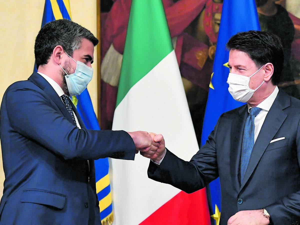 il leader dei 5 stelle temporeggia e chiede di azzerare la commissione da Ilgiornale.it il leader dei 5 stelle temporeggia e chiede di azzerare la commissione