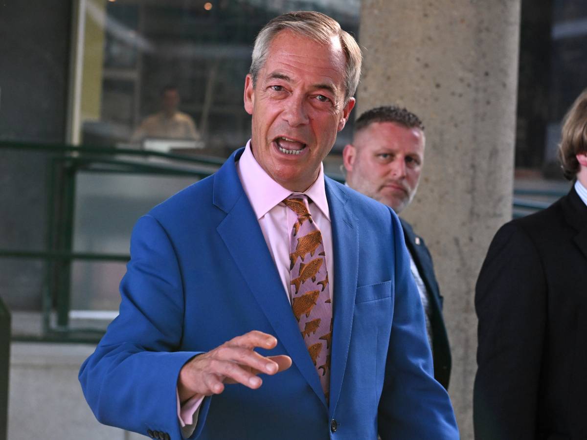 la crisi della politica inglese farage contro la maschera da Ilgiornale.it la crisi della politica inglese farage contro la maschera