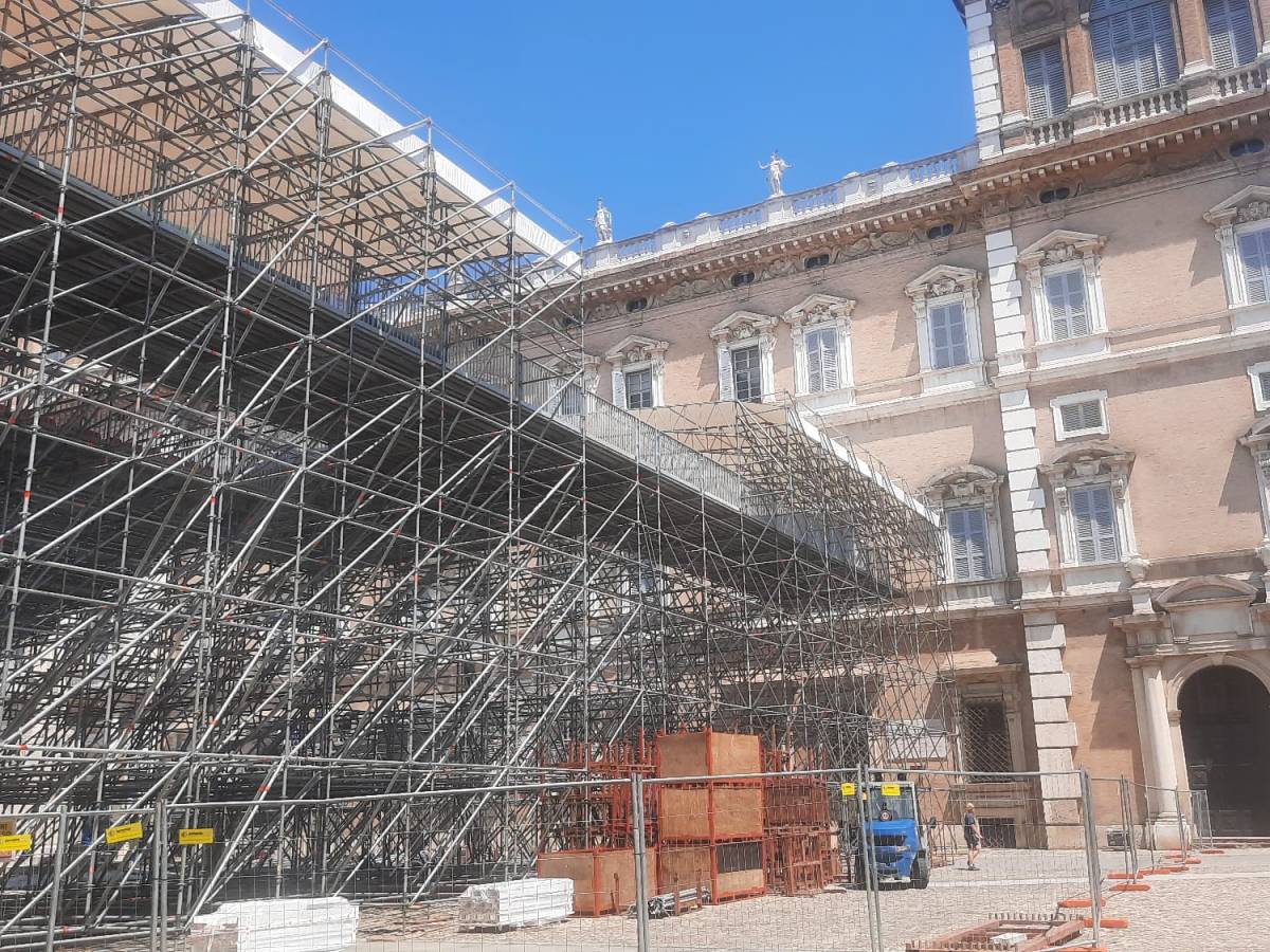 modena ospita il jazz open di fronte all accademia militare e gli ufficiali sono costretti a passare dall entrata di servizio da Ilgiornale.it modena ospita il jazz open di fronte all accademia militare e gli ufficiali sono costretti a passare dall entrata di servizio