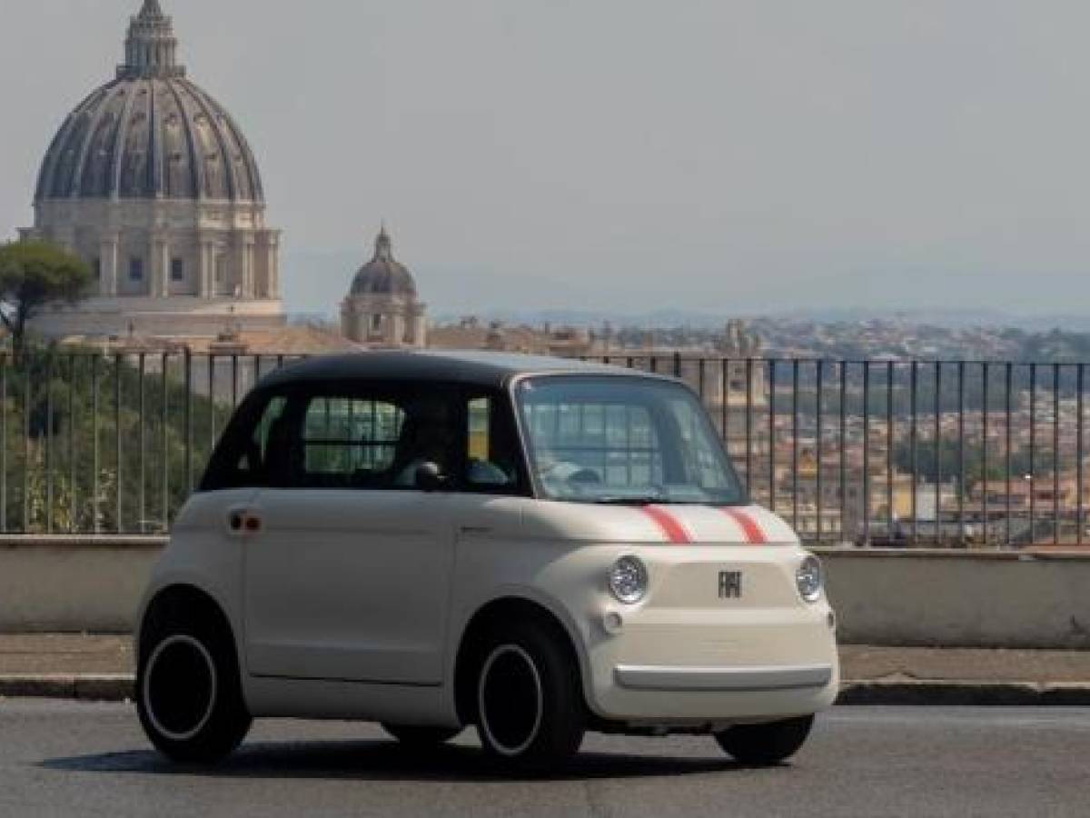 e ora topolino viaggia anche tra le mura del vaticano da Ilgiornale.it e ora topolino viaggia anche tra le mura del vaticano