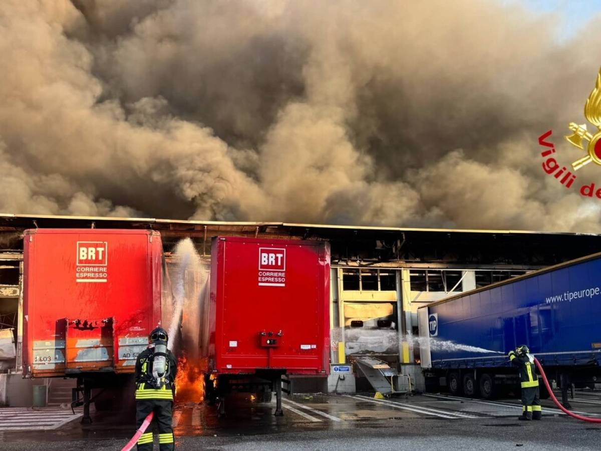 tenete le finestre chiuse l avviso del comune dopo l incendio alla brt da Ilgiornale.it tenete le finestre chiuse l avviso del comune dopo l incendio alla brt