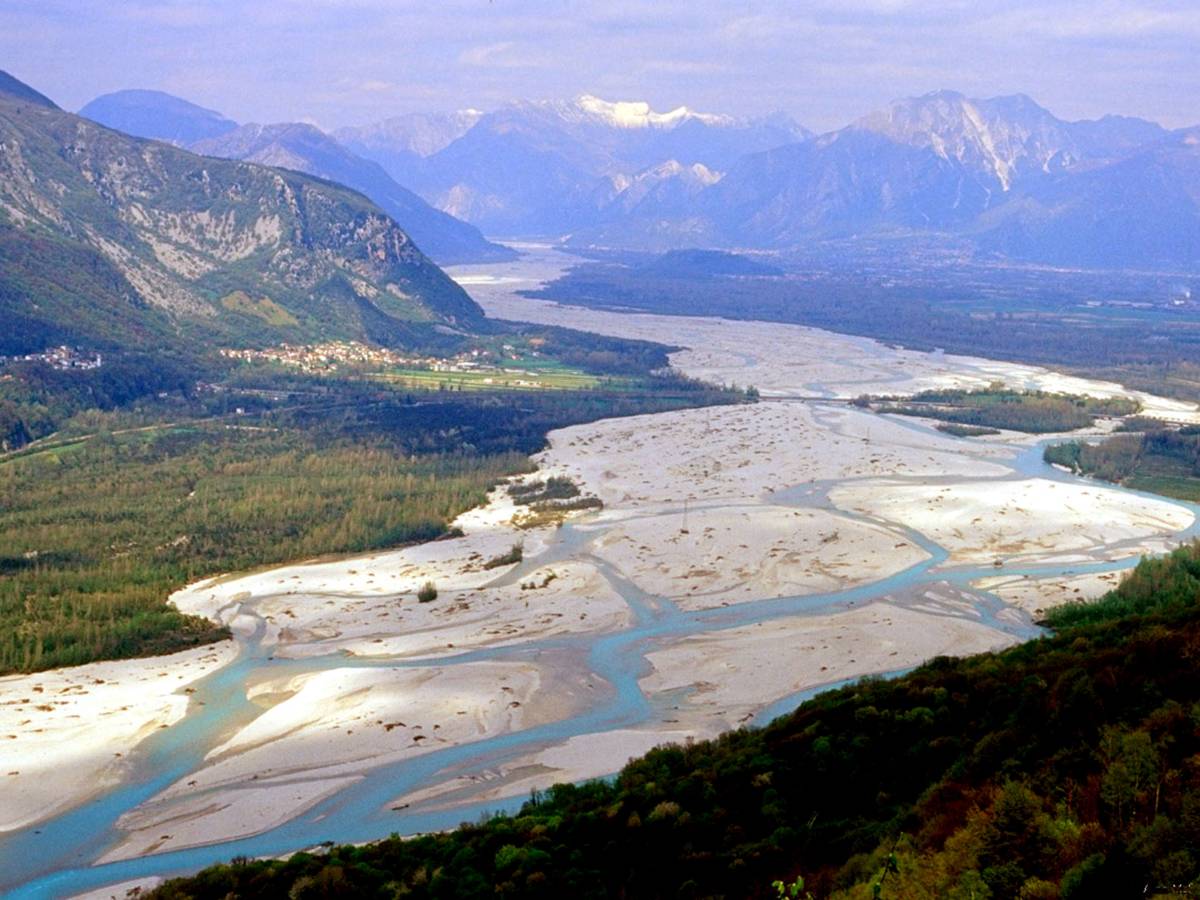 si tuffa nel tagliamento con i figli e non riemerge trovato morto il padre disperso da Ilgiornale.it si tuffa nel tagliamento con i figli e non riemerge trovato morto il padre disperso