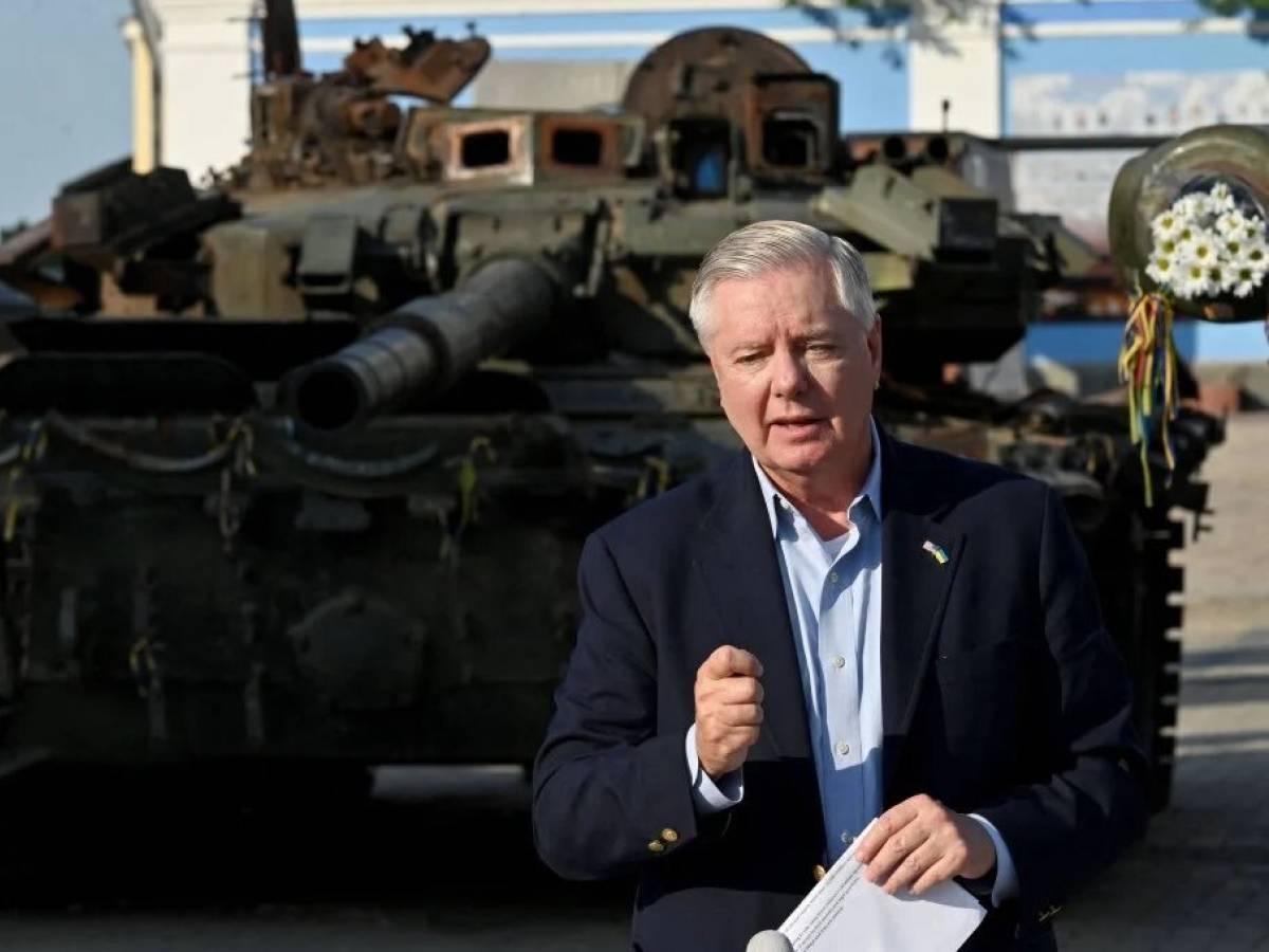 c8217232 la mano dell8217iran o della russia le teorie del complotto sulla morte del senatore graham da Ilgiornale.it c8217232 la mano dell8217iran o della russia le teorie del complotto sulla morte del senatore graham