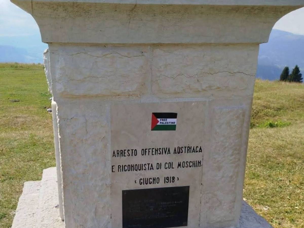 attaccano l adesivo free palestine sul monumento agli arditi sul col moschin atto vile da Ilgiornale.it attaccano l adesivo free palestine sul monumento agli arditi sul col moschin atto vile
