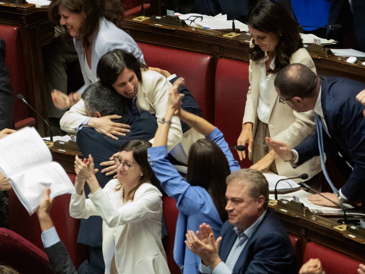 il risveglio delle opposizioni al grido elezioni elezioni la premier salga al colle da Ilgiornale.it il risveglio delle opposizioni al grido elezioni elezioni la premier salga al colle
