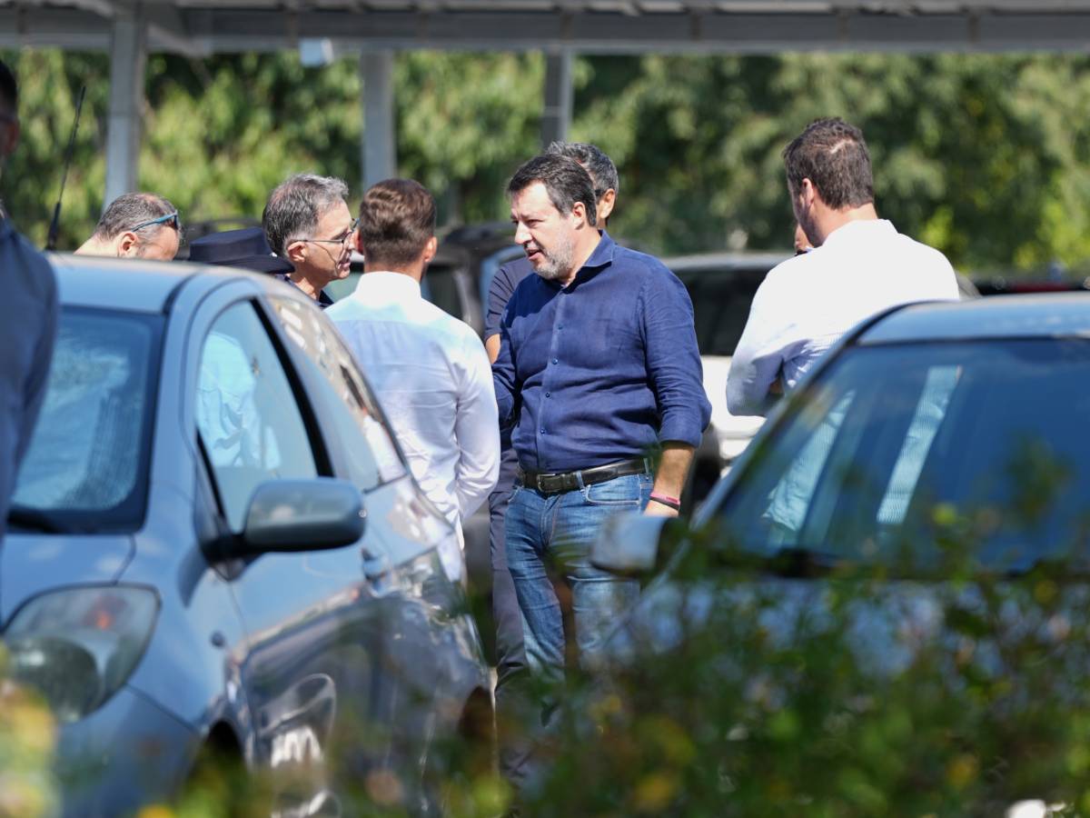 salvini da roggero a bollate mattarella sceglier224 liberamente per la grazia orgoglioso di candidarlo con la lega da Ilgiornale.it salvini da roggero a bollate mattarella sceglier224 liberamente per la grazia orgoglioso di candidarlo con la lega
