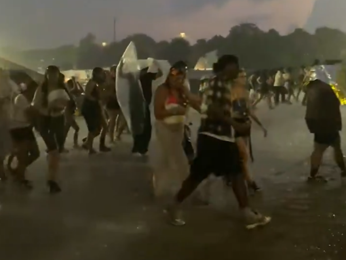 milano interrotto il concerto di bad bunny per forte temporale spettatori feriti da Ilgiornale.it milano interrotto il concerto di bad bunny per forte temporale spettatori feriti