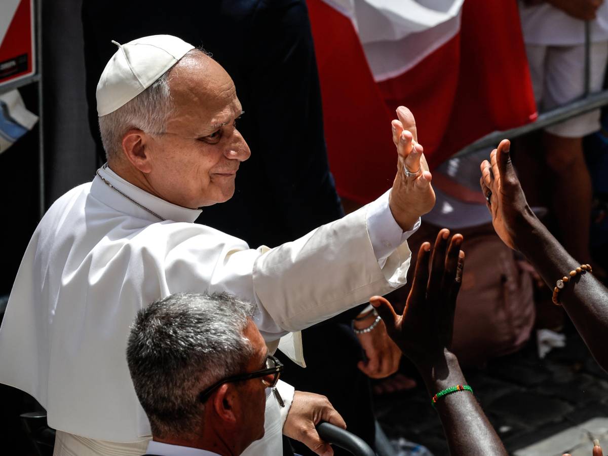 l angelus di leone dio non si impone con la forza la chiesa si faccia piccola da Ilgiornale.it l angelus di leone dio non si impone con la forza la chiesa si faccia piccola