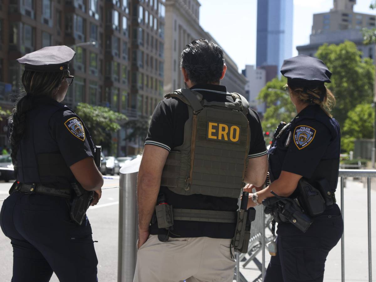 ordigno incendiario davanti alla sede dell8217fbi arrestato un uomo indaga la task force antiterrorismo da Ilgiornale.it ordigno incendiario davanti alla sede dell8217fbi arrestato un uomo indaga la task force antiterrorismo