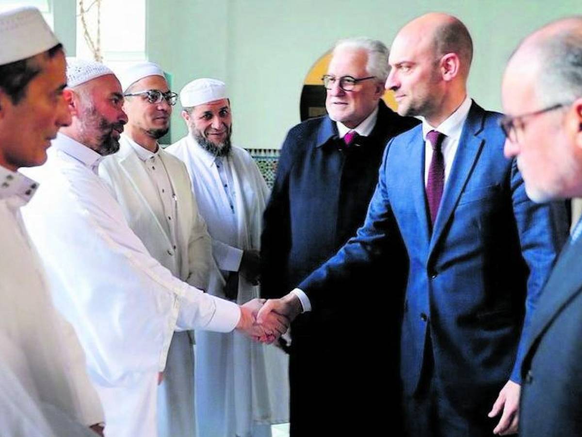 parigi si inchina all islam caos sulla grande moschea da Ilgiornale.it parigi si inchina all islam caos sulla grande moschea