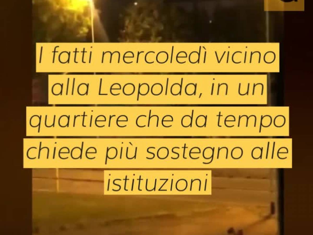 Video Botte Da Orbi Bottigliate E Colpi Di Bastone La Rissa Dei Pusher Stranieri In Strada 7073