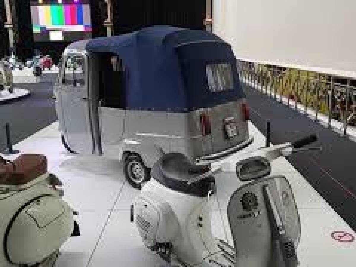 VIDEO: 75 Anni Di Vespa, La Mostra Celebrativa Al Museo Autoworld Di ...