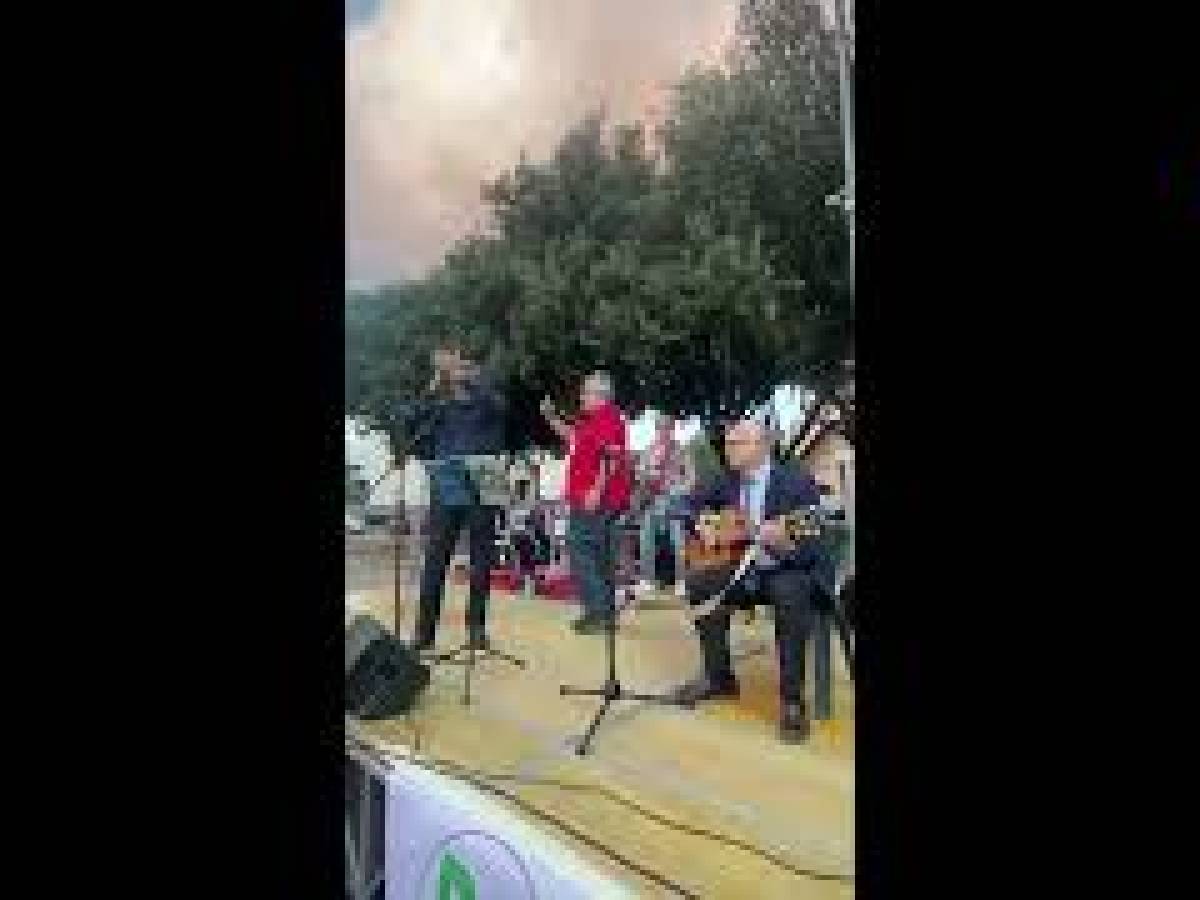 VIDEO Gualtieri suona "Bella ciao" con la chitarra, Roberto Morassut