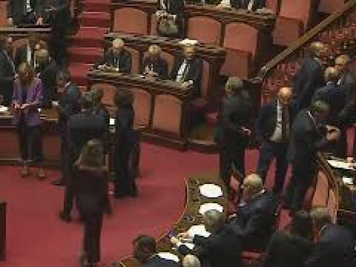 VIDEO: Discussione Tra La Russa E Berlusconi Al Senato, E Il Leader ...